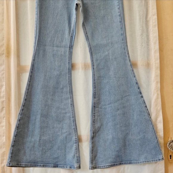📌34 FOREVER 21 MID RISE FLARE JEANS WOMEN'S SIZE MEDIUM - Picture 5 of 12